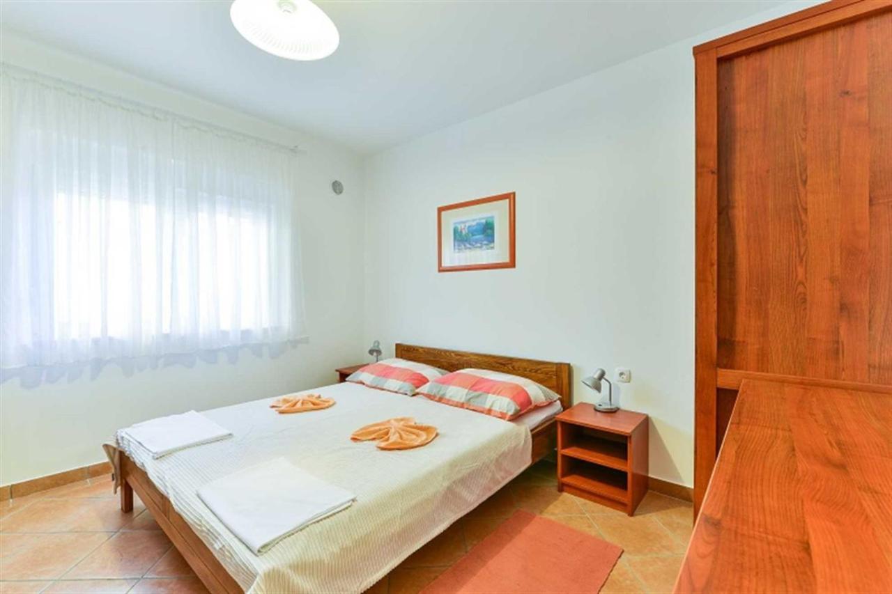 Apartment House Inga Vir Esterno foto