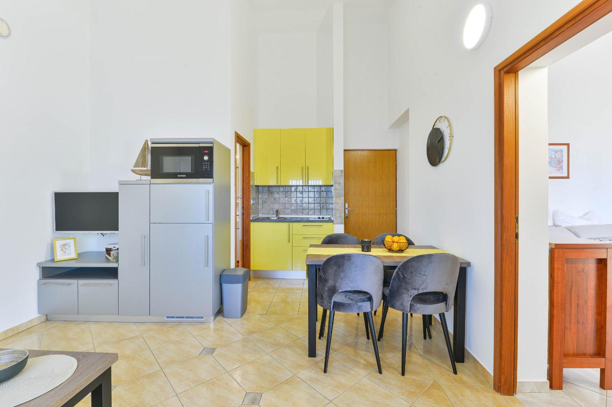 Apartment House Inga Vir Esterno foto